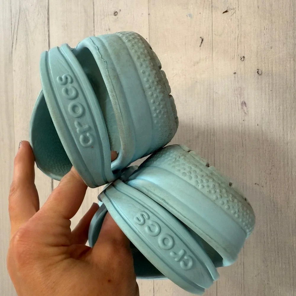 Crocs classic slip‎ on clogs light blue child size 12